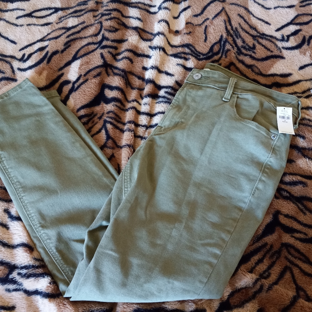 Green Old Navy jeans petite